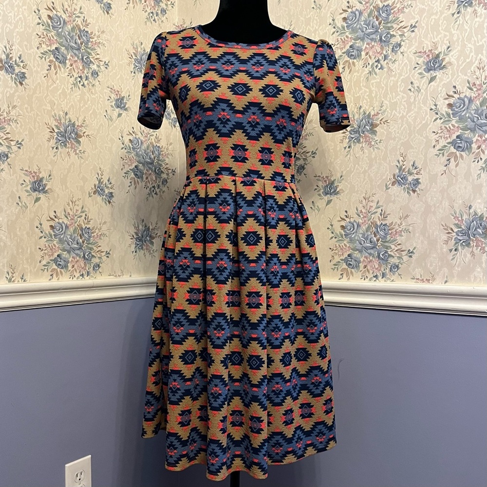 Lularoe Amelia Short Sleeve Diamond Aztec Print Dress Pockets Size S, NWOT